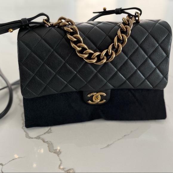 Chanel Large Caviar Flap Bag with Antique Gold Hardware - Picture 2 of 16